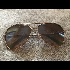 Tahari aviator style sun glasses